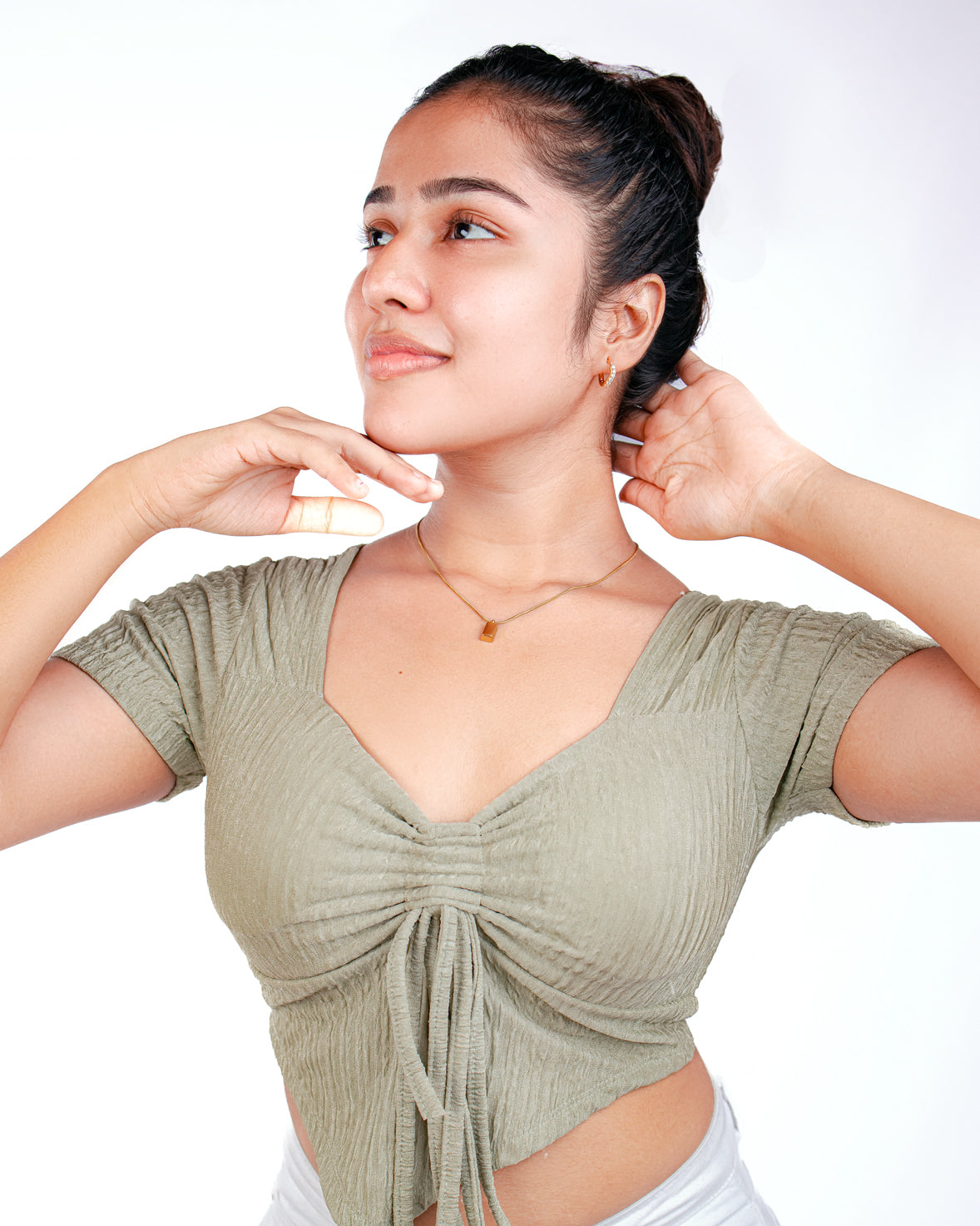 Minimalistic Gold Pendant Necklace