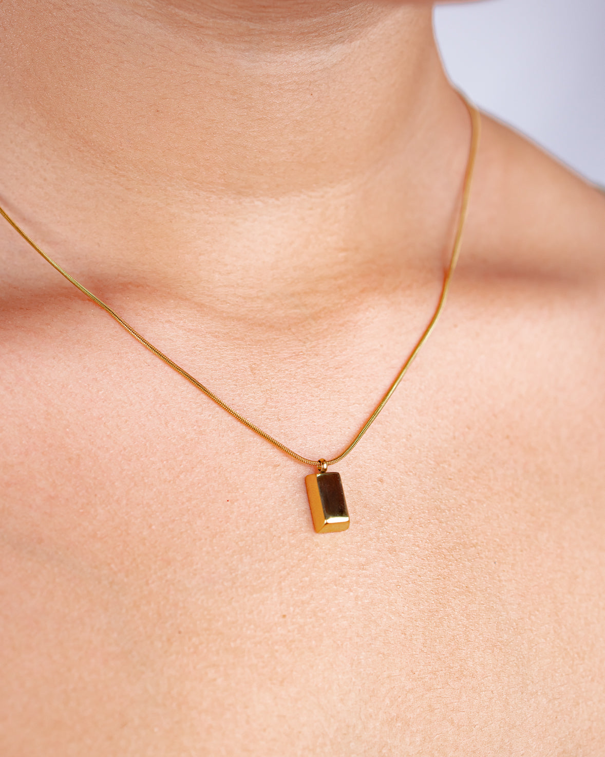 Minimalistic Gold Pendant Necklace