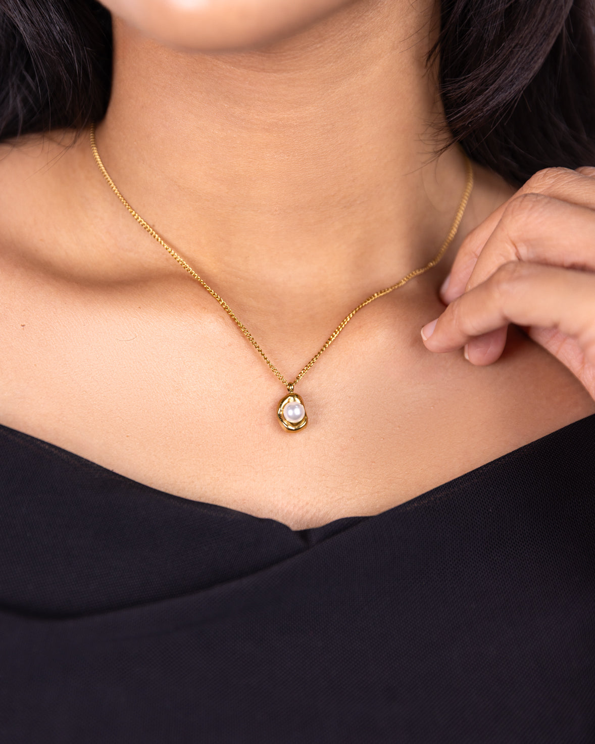 Simple Pearl Drop Necklace