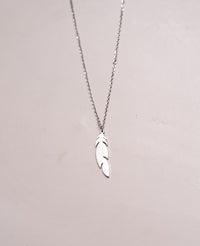 Casual Feather Pendant Necklace