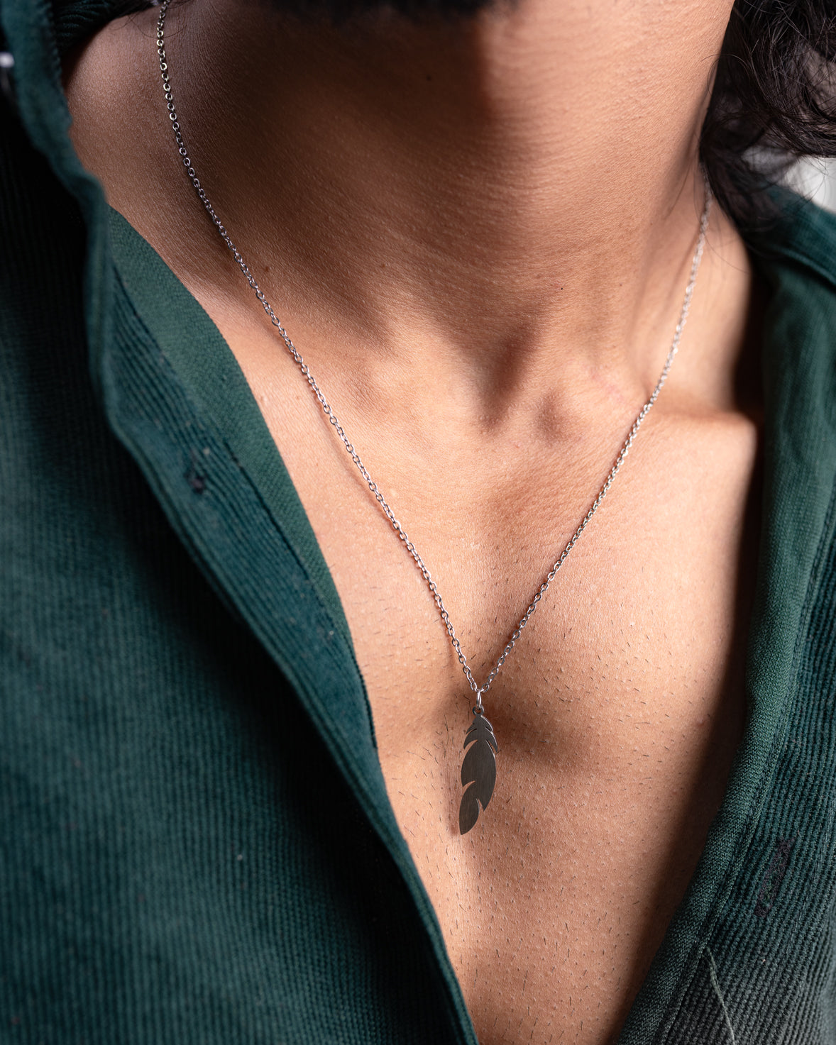 Casual Feather Pendant Necklace