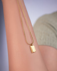 Minimalistic Gold Pendant Necklace