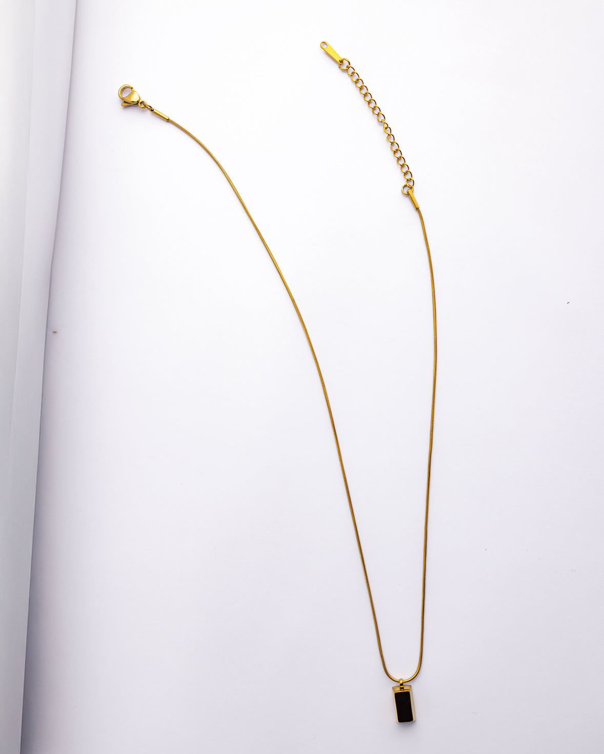 Minimalistic Gold Pendant Necklace