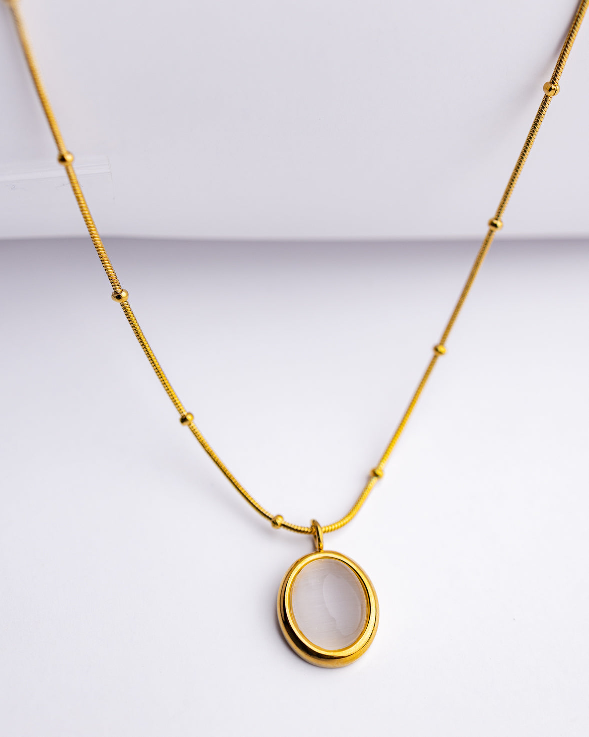 Vintage Oval Pendant Necklace