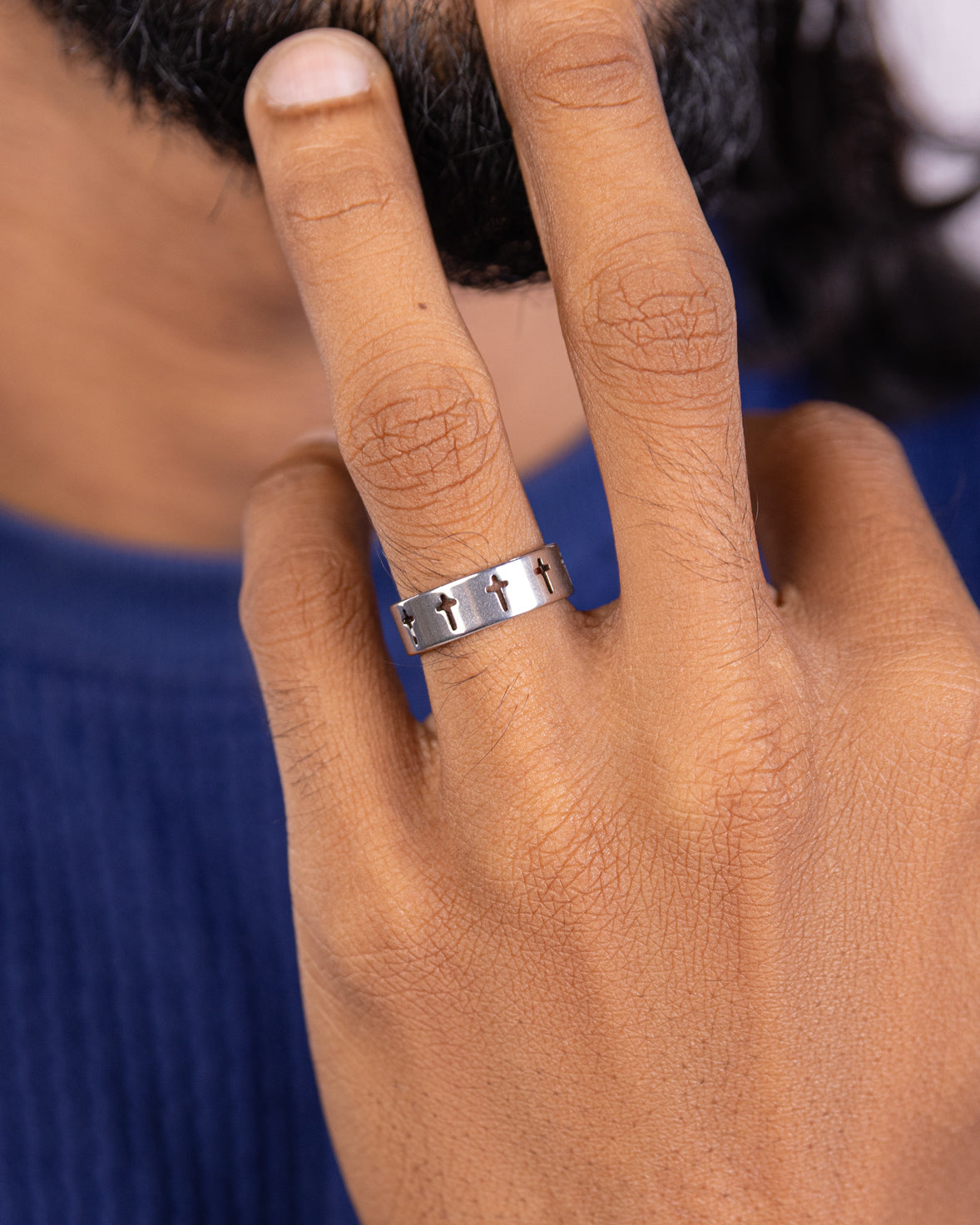 Minimalistic Cross Ring