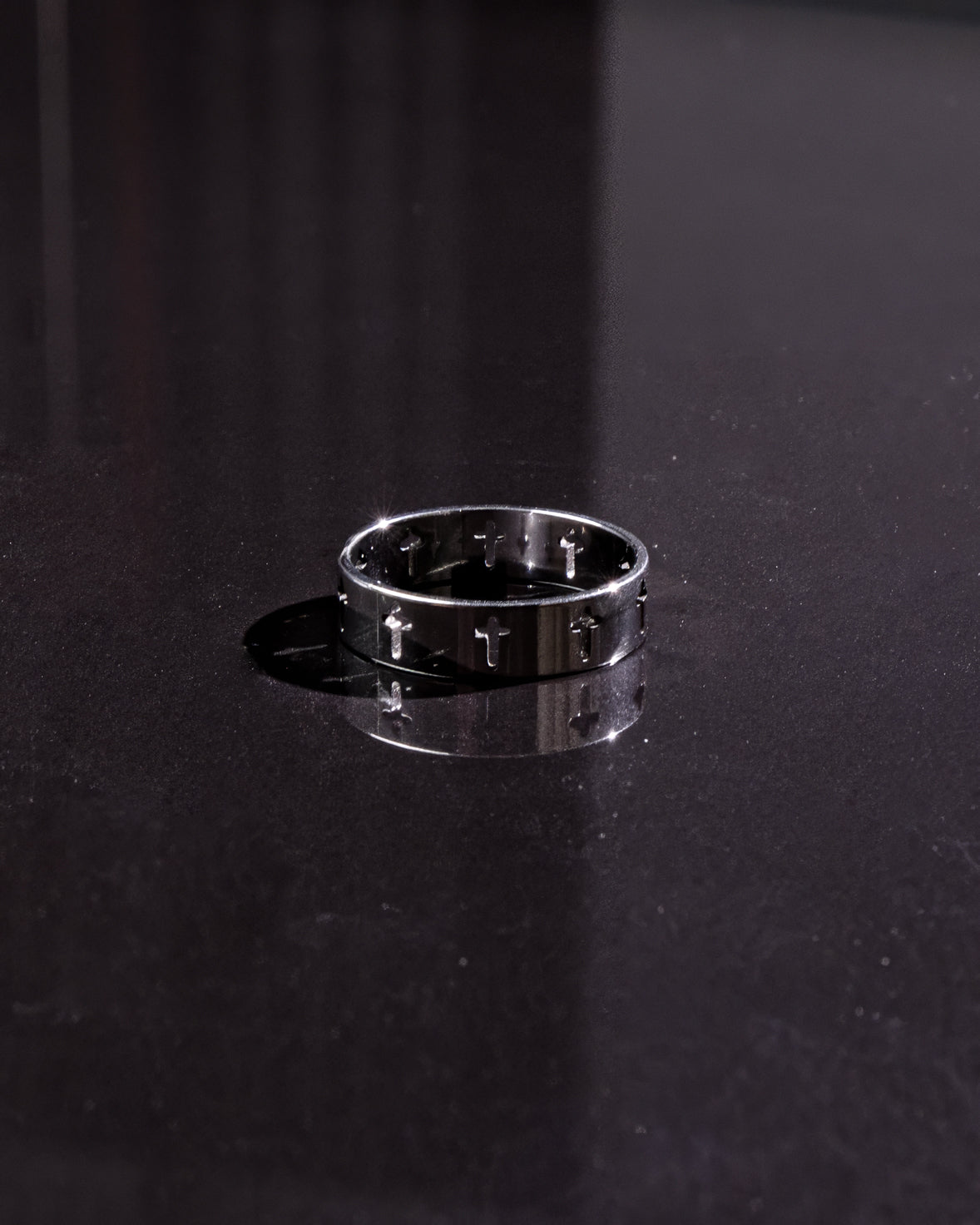 Minimalistic Cross Ring
