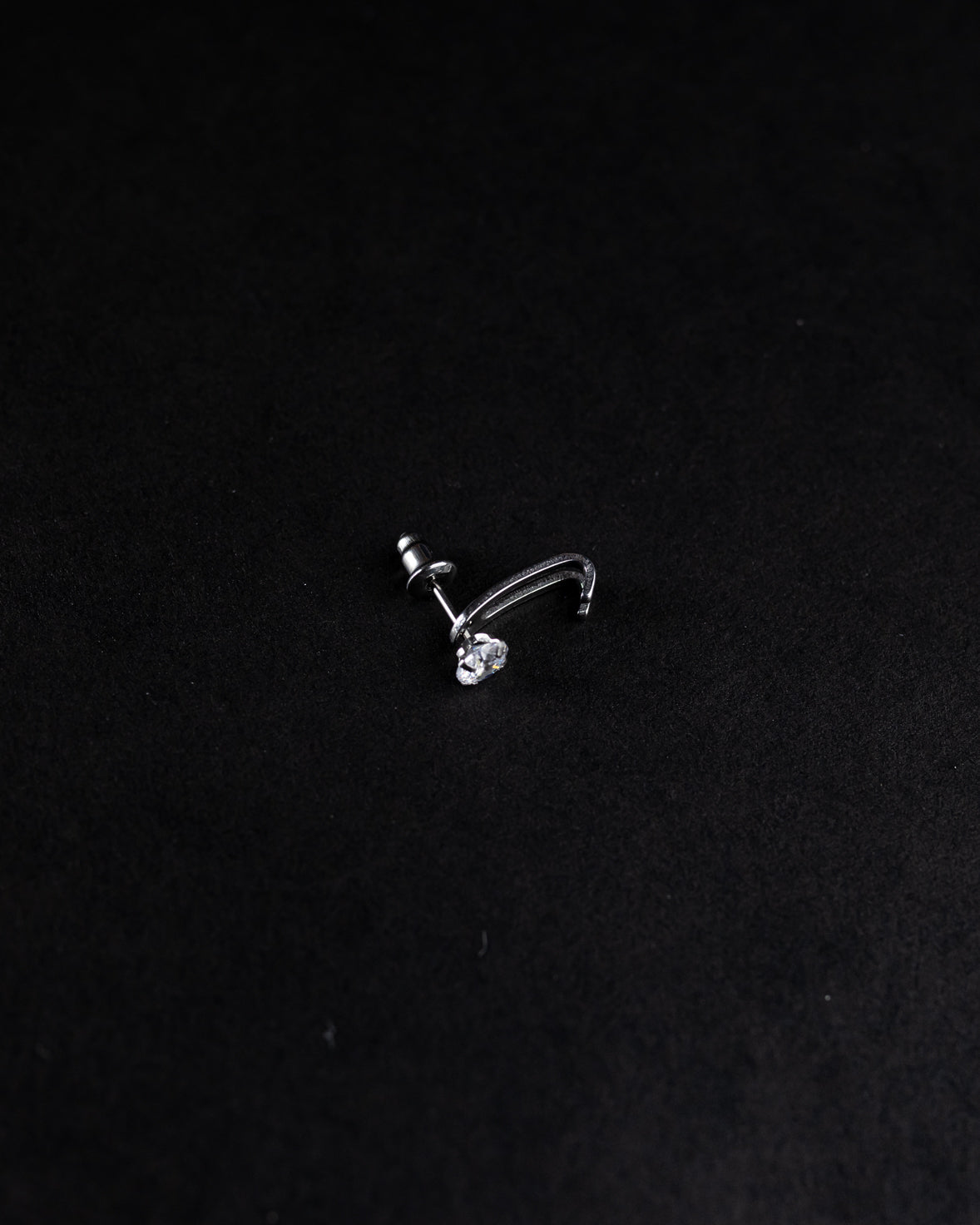 Round Zirconia Claw Earring