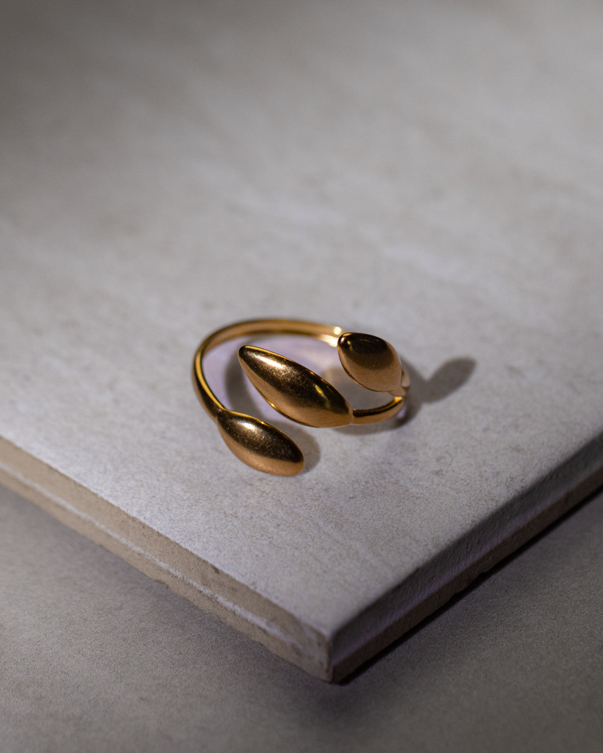Classic Leaf Charm RIng