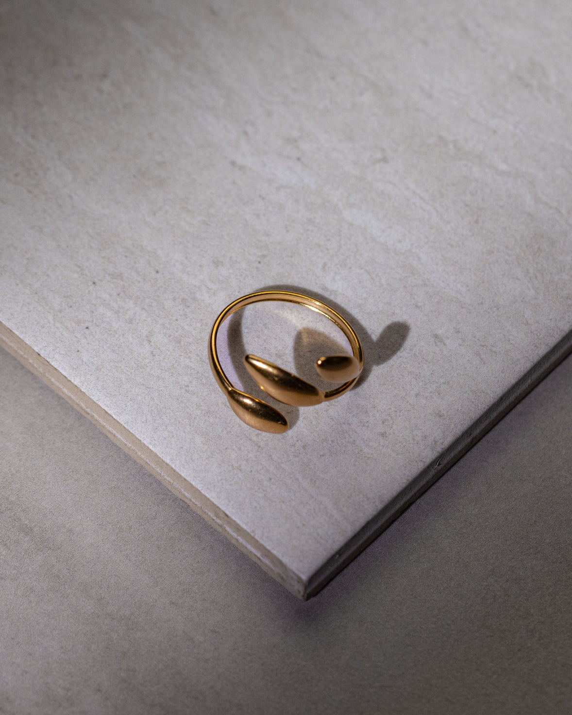 Classic Leaf Charm RIng